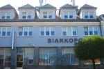 Hotel „Gwarek” w Staszowie jest kameralnym hotelem po�o�onym w centrum Staszowa, w otoczeniu pi�knych XVIII wiecznych kamieniczek. Okna naszego hotelu wychodz� na zabytkowy ratusz. O Pa�stwa wygod� i dobre samopoczucie zadba mi�a i profesjonalna obs�uga hotelu. ,hotel,nocleg,noclegi,kwatery,pokoje,pok�j,spanie,��ko,Gwarek,Stasz�w, atrakcje Stasz�w, Kurozw�ki, nocleg w Kurozw�kach, nocleg w Szyd�owie, nocleg w Pacanowie, sauna, sala konferencyjna