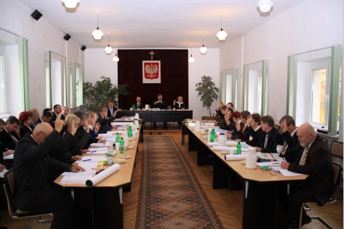 Obrazek "http://swietokrzyskie.info/wiadomosci/foto/2009_10/sesja51.jpg" nie mo�e zosta� wy�wietlony, poniewa� zawiera b��dy.