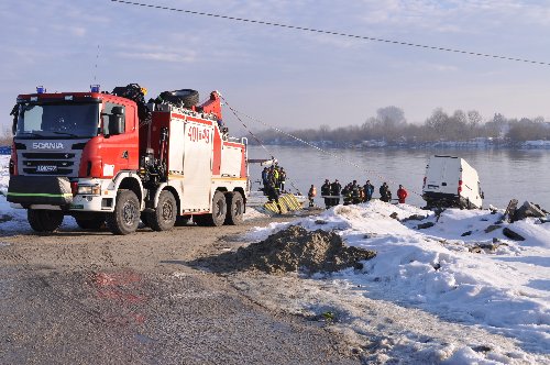 nowy_korczyn_wyciaganie_auta007.jpg