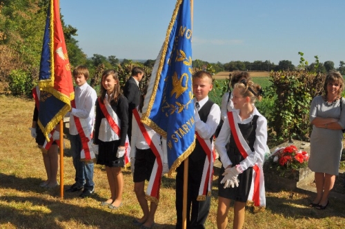 czarkowy_pomnik002.jpg
