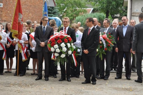 pomnik006.jpg