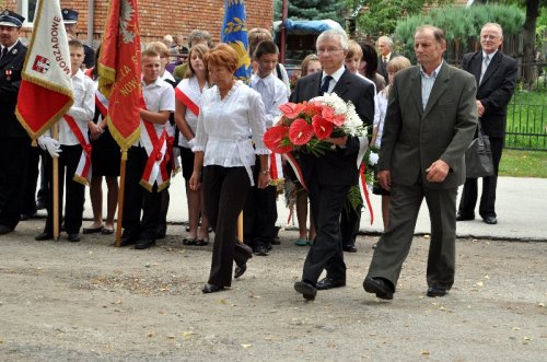 pomnik008.jpg