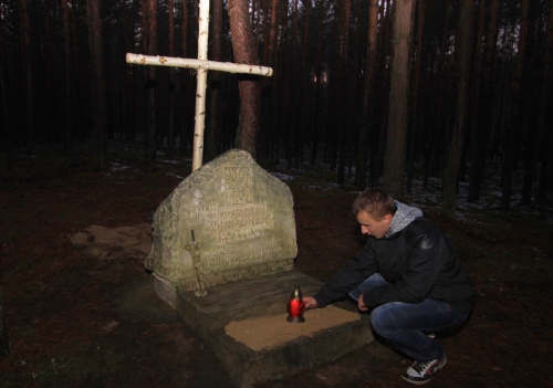 pomnik_chruscice001.JPG