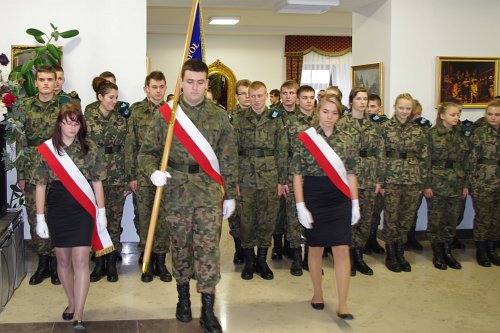 liceum_stopnica_mundurowi001.jpg