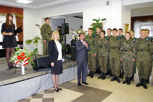 liceum_stopnica_mundurowi003.jpg