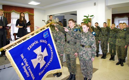 liceum_stopnica_mundurowi004.jpg