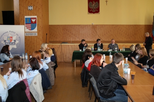 debata_inni_nie_gorsi.jpg