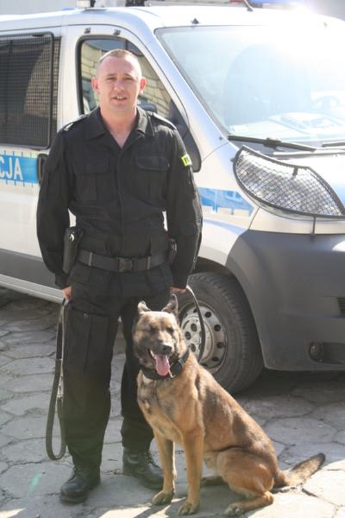 policja_z_psem1.jpg