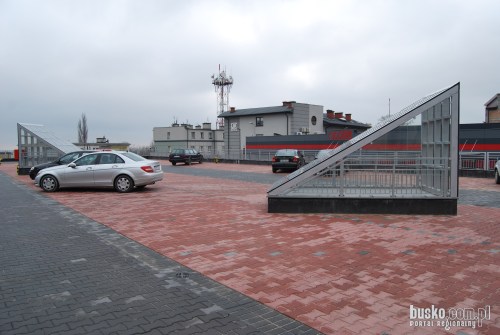 http://swietokrzyskie.info/wiadomosci/foto/2015_03/parking_targowie002.jpg
