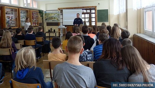 policja_w_szkole001.jpg