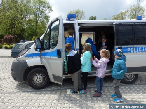 dzieci_zwiedzaly_policje.jpg