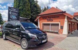 Zakład Pogrzebowy Kaleta oferuje kompleksową obsługę pogrzebów na terenie całej Polski oraz wsparcie w sprowadzaniu Zmarłych z zagranicy. To rodzinna firma z Buska-Zdroju, która od 1992 roku z empatią, troską i pełnym profesjonalizmem pomaga rodzinom w najtrudniejszych momentach