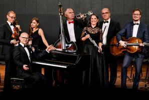 
Koncert „Pieśni Patriotycznych” w wykonaniu Michała Jewiarza - barytonu, Buskiej Orkiestry Zdrojowej oraz uczniów Szkoły Muzycznej I-go
 stopnia im. Krzysztofa Pendereckiego w Busku-Zdroju z gościnnym 
udziałem prof. Krzysztofa Bieleckiego.
