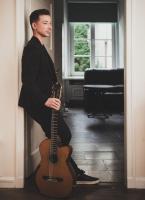 W piątek, 23 stycznia o godzinie 18:00 w Domu Zdrojowym przy Tężni Busko-Zdrój odbędzie się koncert Tomasza Grzybowskiego - gitarzysty cenionego za artystyczną wrażliwość, autentyczność interpretacji oraz umiejętne łączenie klasycznej techniki z jazzową swobodą.