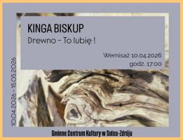 Naturalne materiały, osobista historia i pasja zakorzeniona w dzieciństwie - tak zapowiada się wyjątkowa wystawa Kingi Biskup, która po raz pierwszy prezentuje swoją twórczość w indywidualnej odsłonie. Ekspozycja 'Drewno - to lubię' to zaproszenie do świata, w którym surowość natury spotyka się z wrażliwością artystki.