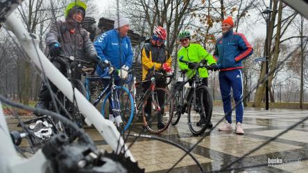 Jak co roku, 1 stycznia miłośnicy kolarstwa i jazdy rekreacyjnej na rowerze spotkają się w Busku-Zdroju, by wspólnie rozpocząć Nowy Rok w sportowym stylu. Punktualnie o godzinie 12:00 spod Pomnika Buskiego Kolarza, znajdującego się w Parku Zdrojowym obok Imosówki wystartuje Noworoczny Rajd Rowerowy.