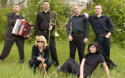 Buskie Stowarzyszenie Kulturalne wraz z partnerami zaprasza na XXIII edycję Spotkań z Kulturą Żydowską, które odbędą się w dniach 12-14 września 2025 roku w Busku-Zdroju i Kazimierzy Wielkiej. Program obejmuje spotkania autorskie, prezentacje książek, spektakle słowno-muzyczne, koncerty oraz degustacje potraw kuchni żydowskiej.