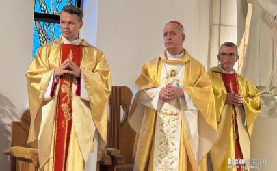 W niedzielę, 21 września 2025 roku, w Parafii Bożego Ciała w Busku-Zdroju odbyła się uroczystość wprowadzenia nowego proboszcza - księdza Arkadiusza Borusińskiego. Liturgii przewodniczył biskup kielecki Jan Piotrowski.



