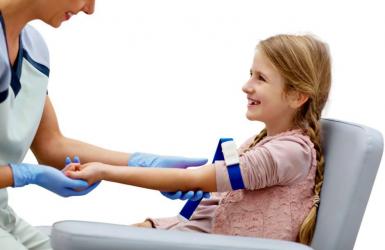 W gminie Stopnica trwają zapisy na bezpłatne, przesiewowe badania krwi dla dzieci w wieku od 6 do 15 lat. To inicjatywa Burmistrza Miasta i Gminy Stopnica Ryszarda Zycha, realizowana we współpracy z Fundacją Słoneczna Przyszłość i finansowana ze środków budżetu gminy. 