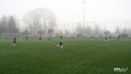 Młodzi zawodnicy z rocznika 2014 otrzymują właśnie wyjątkową szansę - możliwość treningu i rywalizacji w nowo tworzonej kadrze powiatu buskiego. Już 3 grudnia 2025 roku na Stadionie Miejskim odbędzie się kolejna konsultacja szkoleniowa, podczas której zaprezentują swoje umiejętności najlepsi adepci futbolu z lokalnych klubów.