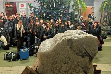 Uczniowie Zespołu Szkół Ponadpodstawowych imienia Mikołaja Kopernika uczestniczyli w wyjątkowej wycieczce edukacyjno-rekreacyjnej, którą współfinansowało Stowarzyszenie Razem Dzieciom wraz z Zarządem Powiatu Buskiego w ramach zadania Dbajmy o własne zdrowie. 