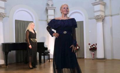 Jeśli ktoś zastanawia się, jak wygląda połączenie klasy, blasku i najnowszych trendów - odpowiedź pojawiła się w Busku-Zdroju. W piątek, 5 grudnia, sala koncertowa Sanatorium Marconi zamieniła się w prawdziwą świątynię mody. To właśnie tam odbył się jubileuszowy X pokaz sukni wieczorowych i wizytowych z kolekcji Galerii Manufaktura.