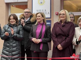 Busko-Zdrój stało się miejscem ważnego wydarzenia dla polityki społecznej w regionie. W Willi Bagatela oficjalnie otwarto nowy Zakład Aktywności Zawodowej - pierwszy w Polsce o profilu sanatoryjno-hotelowym. W inauguracji uczestniczyli m.in. Pierwsza Dama Marta Nawrocka, marszałek województwa Renata Janik oraz przedstawiciele instytucji wspierających aktywizację osób z niepełnosprawnościami.