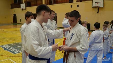 To wydarzenie, które co roku przypomina, że sport może łączyć ludzi znacznie silniej niż sama rywalizacja. Opłatkowe Spotkanie Buskiego Klubu Karate Kyokushin było okazją do podsumowania mijającego roku, integracji środowiska klubowego oraz podkreślenia wartości, jakie niesie ze sobą karate - zarówno na macie, jak i poza nią.