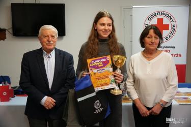 Internat Zespołu Szkół Techniczno-Informatycznych w Busku-Zdroju był w środę, 14 stycznia 2026 roku, miejscem rywalizacji uczniów w ramach XXXIII edycji Ogólnopolskiej Olimpiady Zdrowia PCK z Biedronką. Spotkanie zgromadziło młodzież, która zmierzyła się z zadaniami sprawdzającymi wiedzę i umiejętności związane ze zdrowiem oraz profilaktyką.