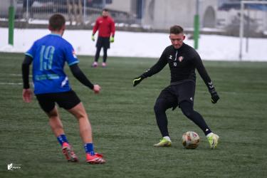 Dziś AKS 1947 Busko-Zdrój rozegra czwarty mecz kontrolny w ramach przygotowań do rundy wiosennej rozgrywek KEEZA 4 Ligi sezonu 2025/2026. Spotkanie będzie kolejnym sprawdzianem formy zespołu na finiszu zimowego okresu przygotowawczego.