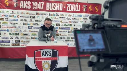Piąty mecz kontrolny i kolejny etap przygotowań do rundy wiosennej za piłkarzami AKS 1947 Busko-Zdrój. W sobotę buszczanie zmierzyli się u siebie z GKS Glinik Gorlice, a po spotkaniu głos zabrał Michał Starościak.
