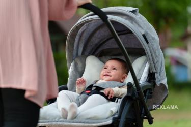 Wybór pierwszego pojazdu dla noworodka to jedna z najważniejszych decyzji, przed którymi stają świeżo upieczeni rodzice planujący wyprawkę. Na rynku dominuje dylemat dotyczący tego, czy lepiej zainwestować w uniwersalny zestaw modułowy, czy może od razu celować w oddzielne rozwiązania dedykowane konkretnym etapom. 