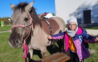 Czy wiesz, że wypełniając roczne zeznanie podatkowe możesz zrobić coś naprawdę dobrego? Przekazanie 1,5% podatku to prosty gest, który dla dzieci i młodzieży z niepełnosprawnościami ma ogromne znaczenie. 