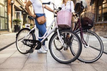 Dojeżdżanie do pracy czy szkoły na rowerze pozwala ominąć miejskie korki i przy okazji zadbać o własne zdrowie. Wybór idealnego jednośladu do poruszania się po zatłoczonych ulicach wymaga jednak przemyślenia istotnych aspektów technicznych, jak też wizualnych. 