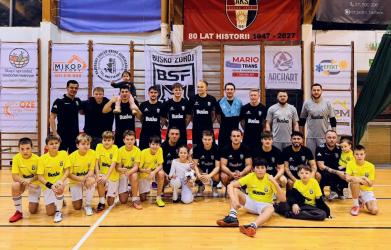 Zespół BSF Busko-Zdrój zwycięstwem rozpoczął rundę rewanżową II ligi futsalu. W inauguracyjnym meczu tej części sezonu drużyna z Buska-Zdroju pokonała we własnej hali Karpatię KS Zaczernie 4:0, kontrolując przebieg spotkania od pierwszych minut do końcowego gwizdka.