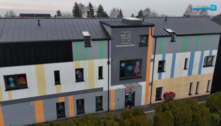 Niepubliczne Przedszkole Integracyjne Diamentowa Dłoń to miejsce, gdzie każde dziecko - niezależnie od swoich potrzeb rozwojowych - może bezpiecznie się uczyć, bawić i rozwijać. Oferujemy bezpłatną edukację integracyjną z indywidualnym wsparciem terapeutycznym zarówno dla dzieci z orzeczeniem, jak i dzieci zdrowych.