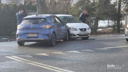 W piątek, 6 lutego, o godzinie 13:20 policja otrzymała zgłoszenie o zdarzeniu drogowym na skrzyżowaniu ulic Wschodniej oraz księdza kardynała Wyszyńskiego w Busku-Zdroju.