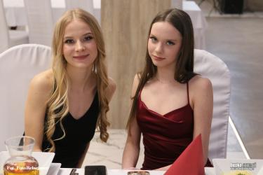 W sobotę 7 lutego uczniowie Zespołu Szkół Techniczno-Informatycznych w Busku-Zdroju świętowali swoją studniówkę w Szanieckim Dworze. Wyjątkowy wieczór rozpoczął tradycyjny polonez, symbolicznie otwierając odliczanie do matury. Zapraszamy do obejrzenia kolejnej części materiału video.