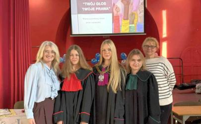 W I Liceum Ogólnokształcącym im. Tadeusza Kościuszki zrealizowano projekt edukacyjny Twój głos, twoje prawa, przygotowany przez uczniów klasy 2C z okazji Międzynarodowego Dnia Praw Człowieka. Inicjatywa miała na celu przybliżenie młodzieży zagadnień związanych z ochroną praw człowieka oraz pokazanie ich znaczenia w codziennym życiu i w systemie prawnym.