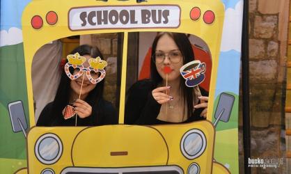 Wybór szkoły ponadpodstawowej to jedna z pierwszych poważnych decyzji w życiu młodego człowieka. W dniach 30 i 31 marca oraz 1 kwietnia 2026 roku - uczniowie szkół podstawowych będą mieli okazję z bliska poznać ofertę edukacyjną placówek prowadzonych przez Powiat Buski podczas Dni Otwartych Szkół Ponadpodstawowych.