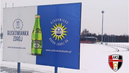 Z końcem 2025 roku Uzdrowisko Busko-Zdrój S.A. zakończyło wieloletnią współpracę z AKS 1947 Busko-Zdrój. Decyzja spółki została przekazana klubowi drogą mailową w odpowiedzi na pismo z propozycją spotkania.