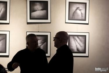 16 lutego w Galerii EVIVA LARTE przy ulicy Sienkiewicza w Kielcach odbył się wernisaż wystawy fotografii Alicji Przybyszowskiej zatytułowanej Transmutacja. Wydarzenie zgromadziło miłośników sztuki i fotografii, którzy mieli okazję zapoznać się z wyjątkową, refleksyjną odsłoną twórczości artystki.