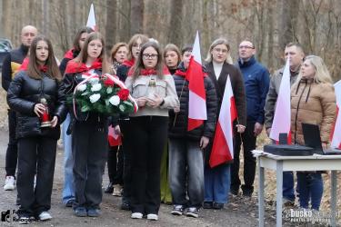 W miejscu bitwy pod Palonkami, w Lesie Koteckim, 1 marca 2026 roku odbyły się uroczystości upamiętniające Żołnierzy Niezłomnych. Obchody Narodowego Dnia Pamięci Żołnierzy Wyklętych zorganizował Klub Gazety Polskiej w Busku-Zdroju.