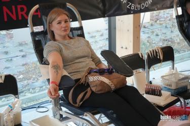 Krew to lek, którego nie da się wyprodukować, a dla wielu pacjentów jest jedyną szansą na życie i powrót do zdrowia. Niedzielna akcja krwiodawstwa w Busku-Zdroju po raz kolejny pokazała, jak wielką moc ma solidarność i gotowość do niesienia pomocy drugiemu człowiekowi.
