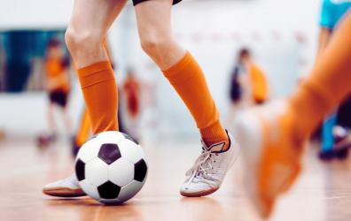 W Busku-Zdroju odbędzie się XXXII Turniej Piłki Nożnej Oldbojów o Puchar Przewodniczącego Rady Miejskiej. Sportowe wydarzenie zaplanowano na sobotę, 21 marca 2026 roku, w godzinach od 13:00 do 16:00.