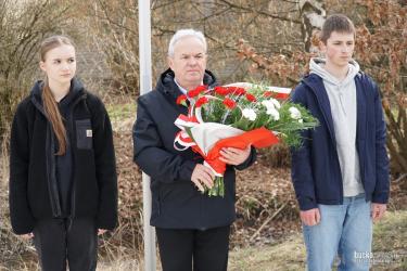 Społeczność Zespołu Szkół Techniczno-Informatycznych w Busku-Zdroju uczciła 163. rocznicę Bitwy pod Grochowiskami - jednego z najważniejszych starć Powstania Styczniowego na ziemi świętokrzyskiej. Uczniowie wzięli udział w rajdzie z Buska-Zdroju na Grochowiska, oddając hołd uczestnikom walk o niepodległość.