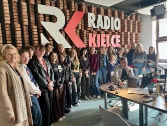 Uczniowie I Liceum Ogólnokształcącego im. Tadeusza Kościuszki w Busku-Zdroju mieli okazję zajrzeć za kulisy pracy dziennikarzy i przekonać się, jak funkcjonuje nowoczesne radio.