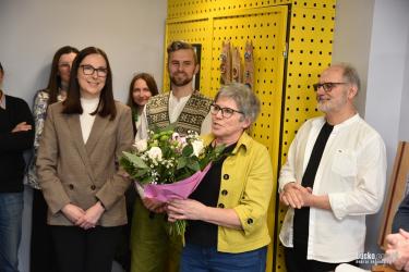 W Gminnym Centrum Kultury w Solcu-Zdroju odbył się wernisaż wystawy Kingi Biskup zatytułowanej Drewno - To Lubię!. Wydarzenie zgromadziło liczne grono gości - rodzinę, przyjaciół, sympatyków oraz miłośników sztuki, tworząc ciepłą i pełną energii atmosferę.