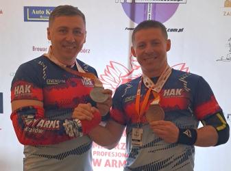 Zawodnicy z Buska-Zdroju po raz kolejny udowodnili swoją wysoką formę na arenie krajowej. Przemysław i Jarosław Ciba wracają z Raciborza z medalami XXVI Mistrzostw Polski w armwrestlingu, potwierdzając swoją przynależność do krajowej czołówki.