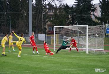 AKS 1947 Busko-Zdrój zakończył udział w rozgrywkach Chemar Rurociągi Pucharu Polski na etapie 1/8 finału. W meczu rozegranym 8 kwietnia na stadionie w Busku-Zdroju gospodarze przegrali z trzecioligowym zespołem MKS Czarni Połaniec 1:4. Byłeś na meczu? Sprawdź zdjęcia i znajdź siebie na trybunach!